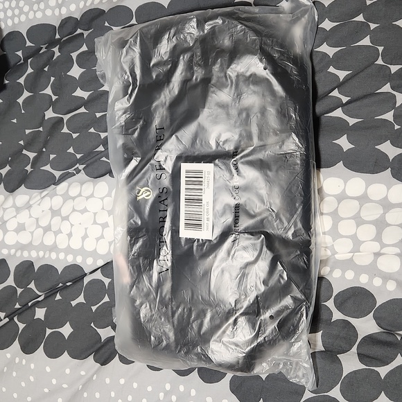 Victoria' s Secret black quilted Tote bag - Picture 2 of 4